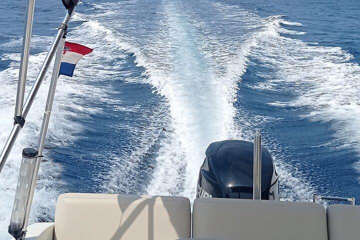 エラフィティ諸島のドゥブロヴニクでの半日プライベートスピードボートツアー