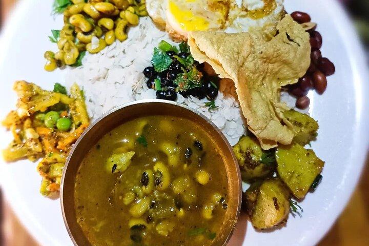 カトマンズでの地元の食べ物とワインの試飲