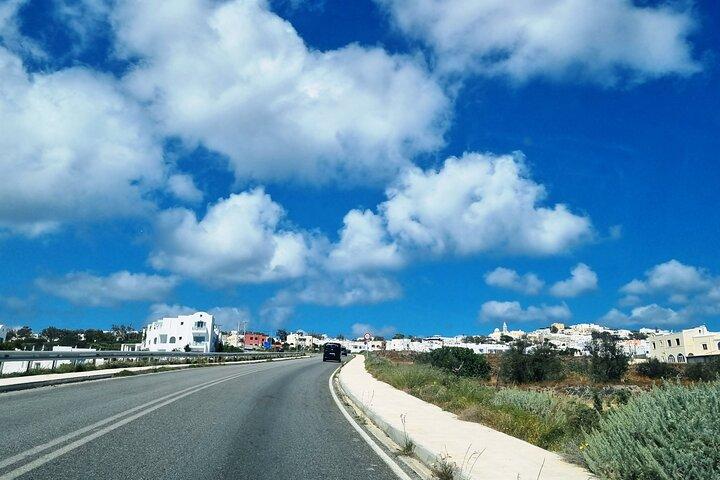 Santorini: Privater Transfer zwischen Flughafen oder Hafen und Santorini