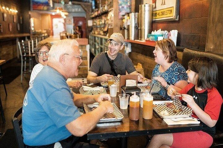 Tour gastronomico privato a piedi di Charleston nel quartiere Francese