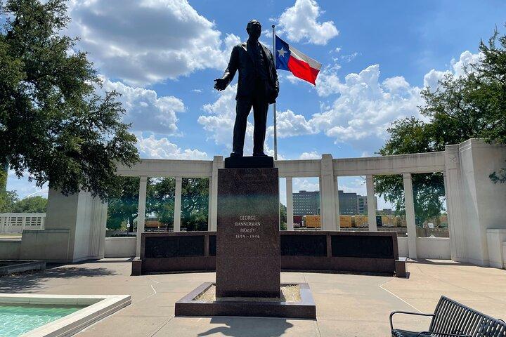Dallas in Wonderland: A Self-Guided Walking Tour of Dallas