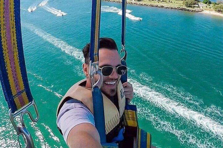 ゴールドコーストでのパラセーリング、ソロ、タンデム、トリプル