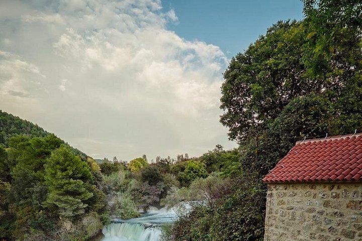 Fra Split eller Trogir: Krka vandfald og Primošten Sightseeing