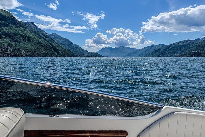 Cruzeiro de lancha guiado privado no Lago Como de 1h a 4h