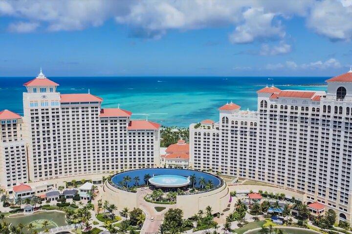 Excursão pela ilha à Galeria Nacional de Arte, Praia e Bahamar Resort