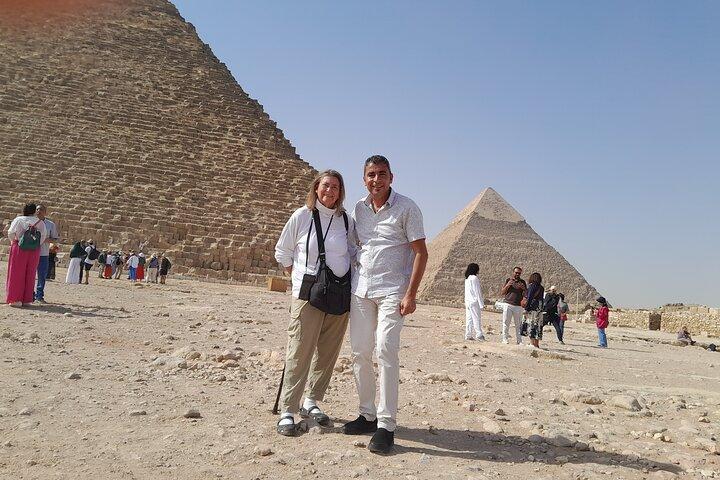 Piramidi di Giza e Grand Egyptian Museum tour di un'intera giornata.