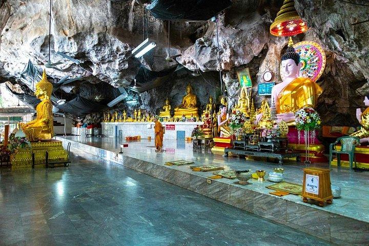 温泉とタイガーケーブ寺院を巡るクラビの一日ジャングルツアー