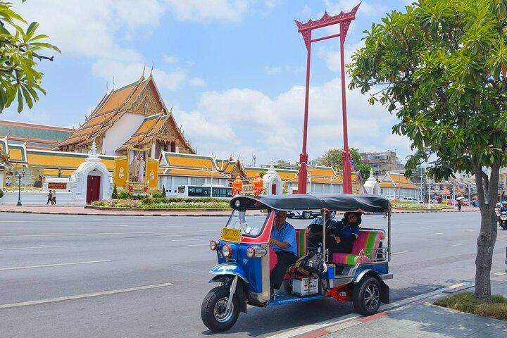 CHOB TUK TUK + Canal + Degustação de Comida