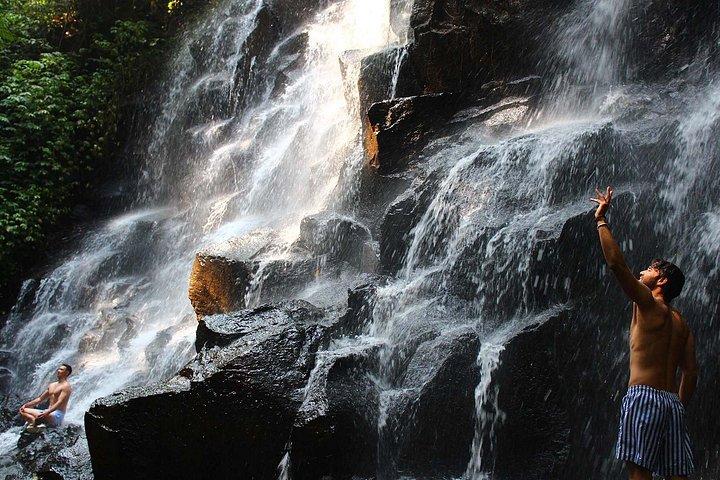 Bali ATV Ride e 2 cascate con trasferimento privato