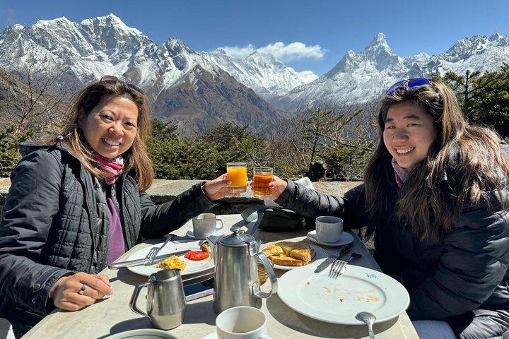 Everest Base Camp helikoptertour Stop bij Hotel Everest View.