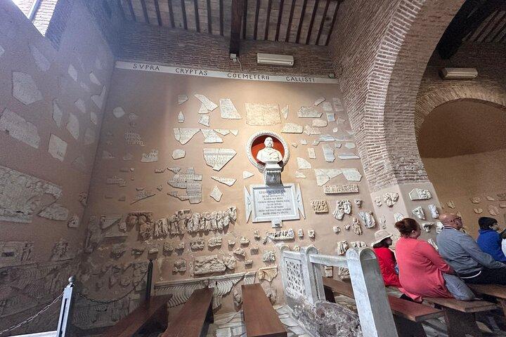 ローマの地下墓地：永遠の都の影と秘密