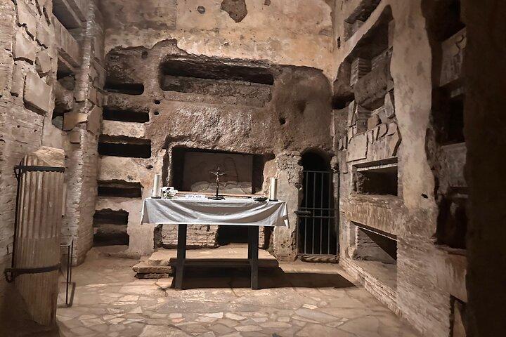 ローマの地下墓地：永遠の都の影と秘密