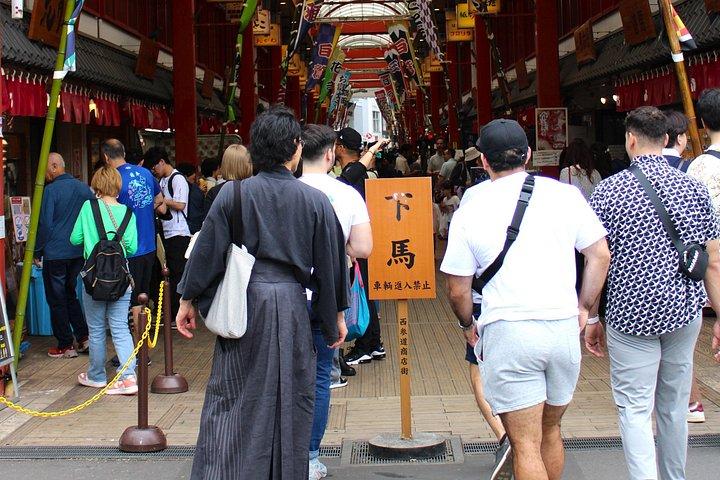 東京: 日本人芸人と行く浅草ウォーキングツアー