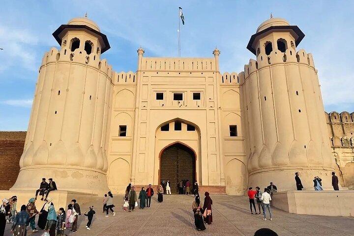 Tour privado guiado de día completo por la ciudad de Lahore