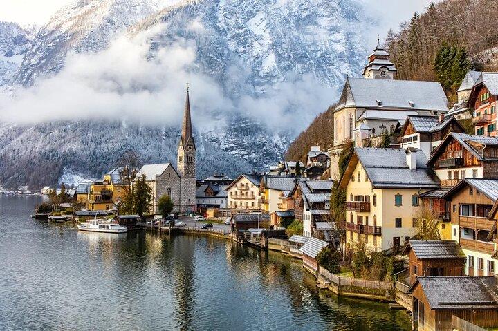Privater Ganztagesausflug nach Hallstatt, Salzburg und Melk ab Wien