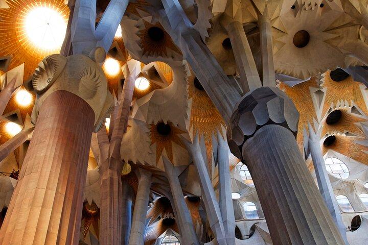 Visita guiada a la Sagrada Familia de Barcelona con extras opcionales