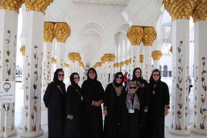 Visita à Grande Mesquita de Abu Dhabi: Um passeio cultural de Dubai a Abu Dhabi