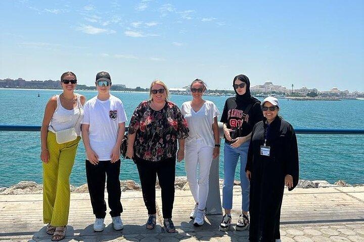 Visita à Grande Mesquita de Abu Dhabi: Um passeio cultural de Dubai a Abu Dhabi
