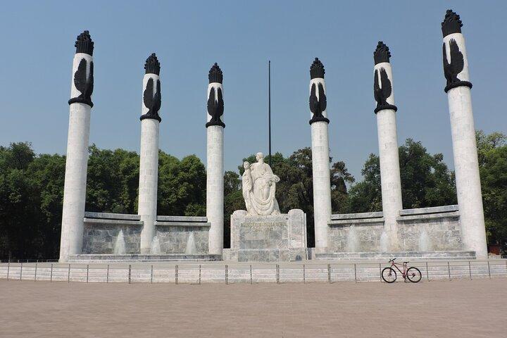 Bike tour in the Chapultepec Forest and Roma Condesa