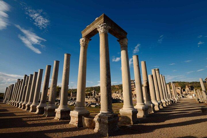 Excursão pelas maravilhas antigas de Perge e Aspendos: uma exploração de lazer