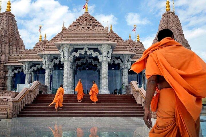 ドバイからアブダビのバプス・ヒンドゥー寺院を訪問