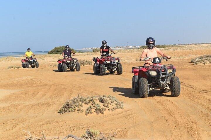 マルサ アラムでのモト マリン ATV クワッド、スパイダー カー、シュノーケリング