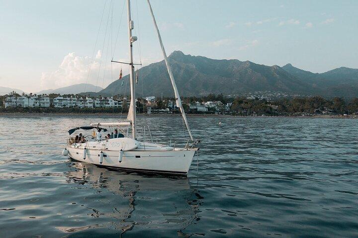 2-stündiger privater Segelcharter in Marbella