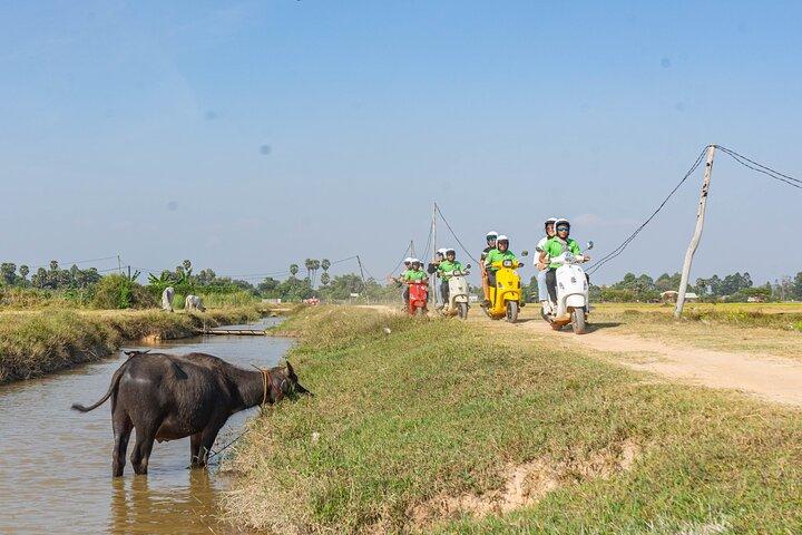 Phnom Penh Silk Island Vespa Tour / Tuk Tuk beschikbaar
