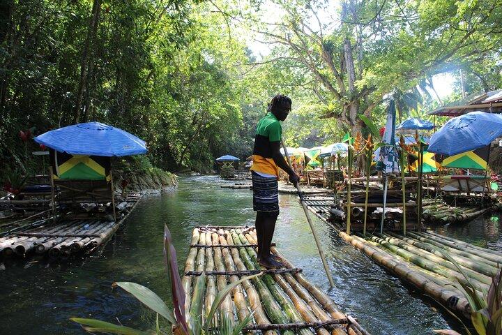 Bamboo Rafting m/ Kalkstensfodmassage - Privat transport