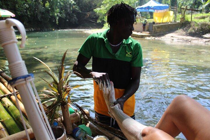 Bamboo Rafting m/ Kalkstensfodmassage - Privat transport