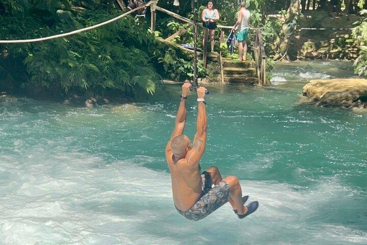 Dunn's River Park & Blue Hole Waterval Combo van Montego Bay