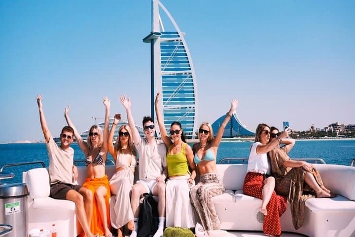Luxury Shared Yacht Tour in Dubai Marina with Food