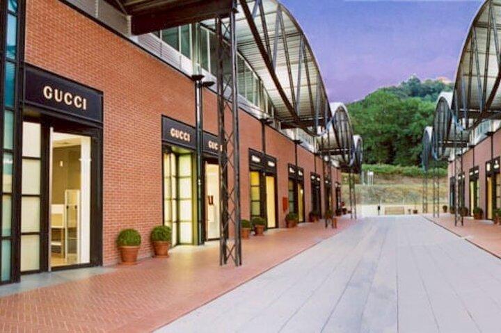 Designer Outlet Shopping e Florença saindo do Porto de Livorno