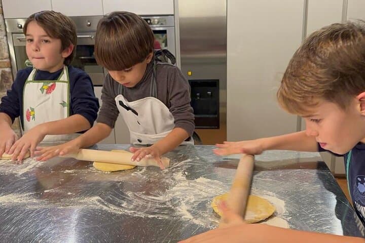 Cooking class : Fresh pasta and tiramisu for children in Milan