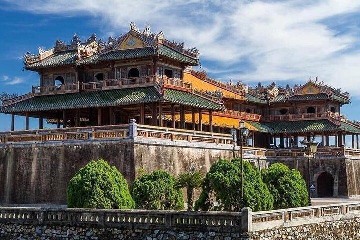 Hue Imperial City Tour via Hai Van Pass Dagstur
