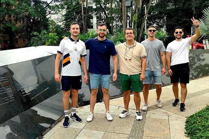 パブロ・エスコバルツアー;ラ カテドラル刑務所、近隣、家、墓