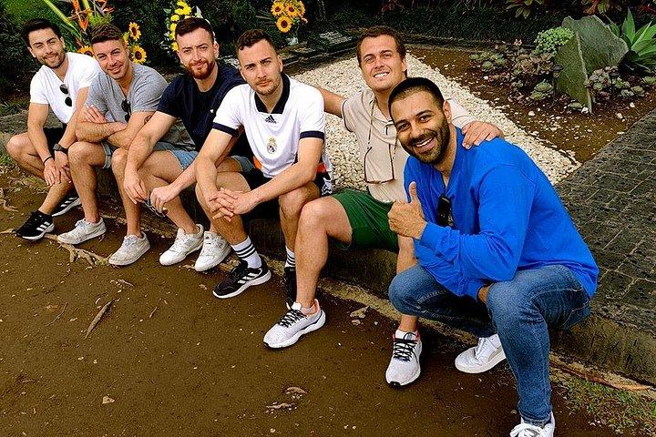 パブロ・エスコバルツアー;ラ カテドラル刑務所、近隣、家、墓