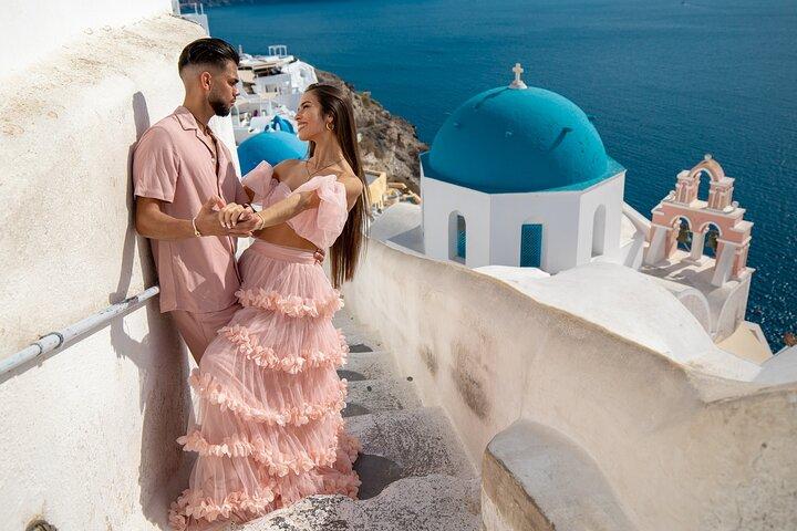 ¡Sesión de fotos de pareja en Santorini con 50 fotos editadas!