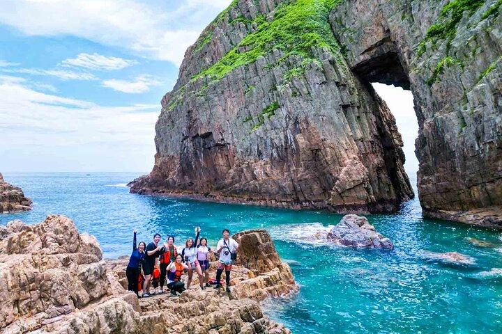 Viagem de passeio pela Ilha Sai Kung em quatro arcos marítimos em Hong Kong
