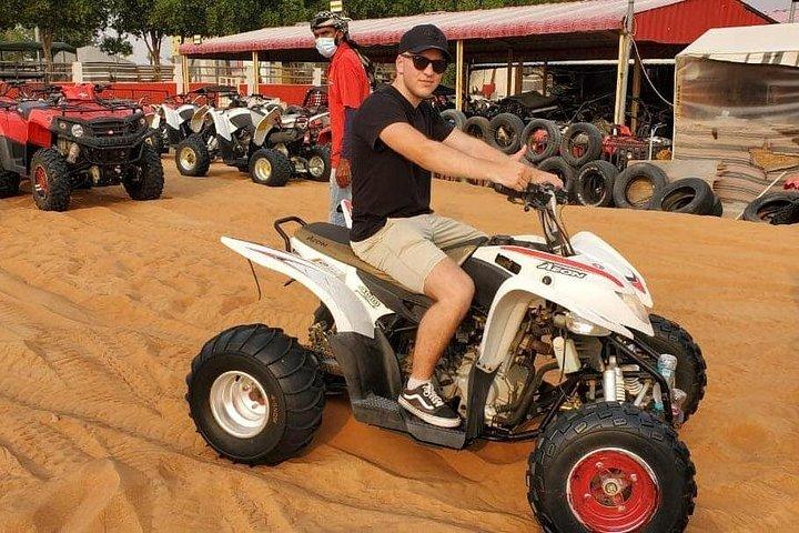 デザートサファリ相乗り：クアッドバイクでBBQまで