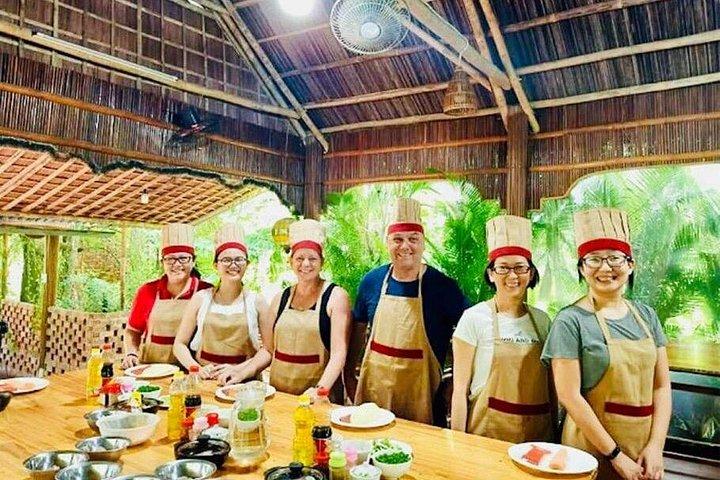 Experience Local Market and Boat Ride with Cooking Class