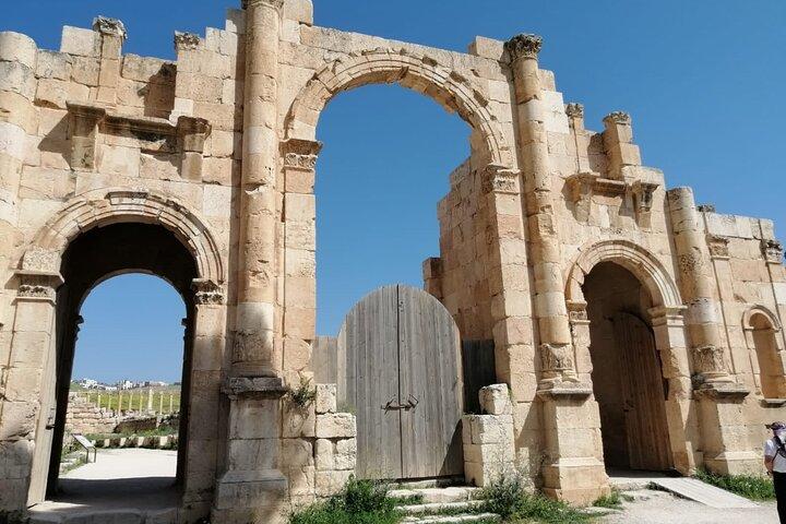 Tour de 3 días desde Ammán: Jerash, Ajloun, Petra, Wadi Rum y MAR Muerto