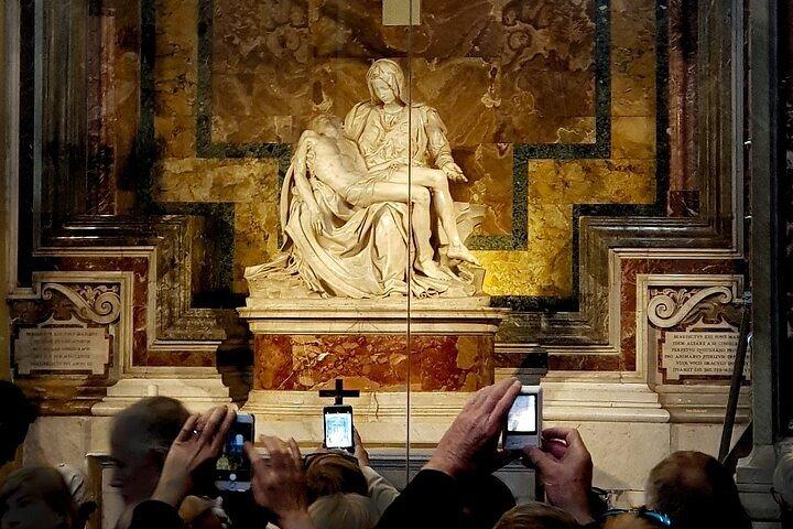 Small Group Guided Tour of St Peter Basilica