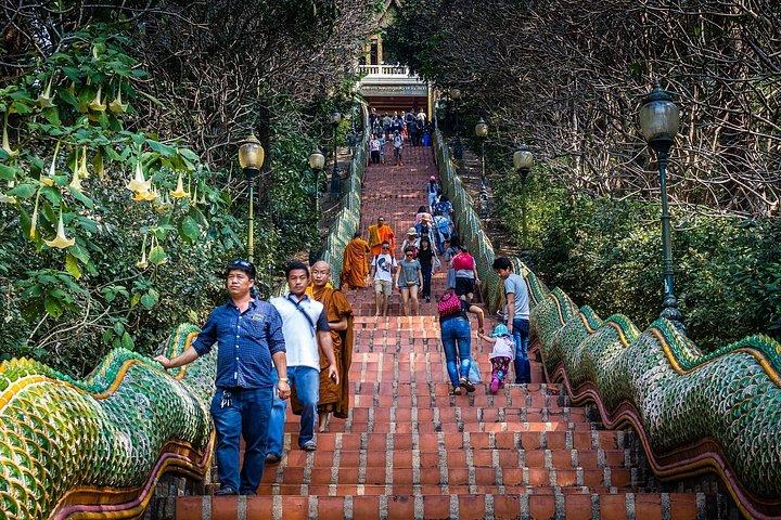 Doi Suthep Temple Tour med lokal rød bil – 3 timers oplevelse
