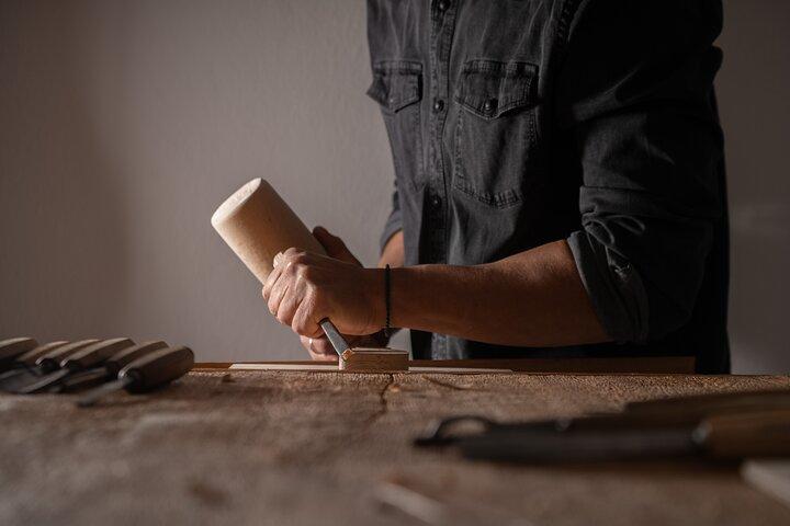 Taller de Talla en Madera en Santorini