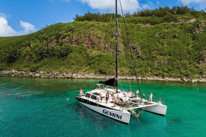 マウイ島カアナパリビーチ沖でのシュノーケルセイルアドベンチャー