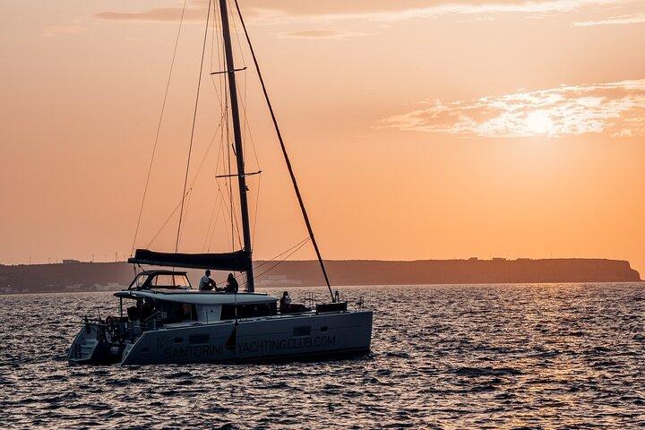 Romântico Sunset Catamaran Caldera Cruise com refeições e bebidas