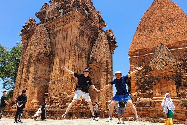 Tour privado de medio día por Nha Trang a destinos simbólicos