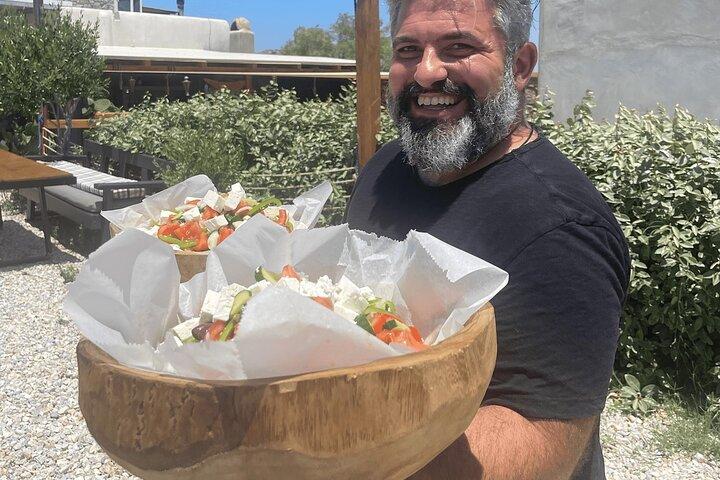 ミコノス島のミコニアン家族の家でのグループ料理教室