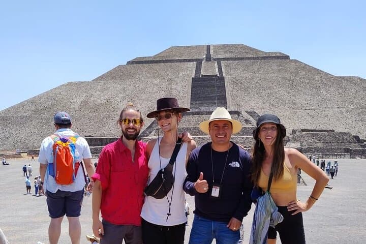 Full experience: Basilica + Teotihuacan + cave + transport